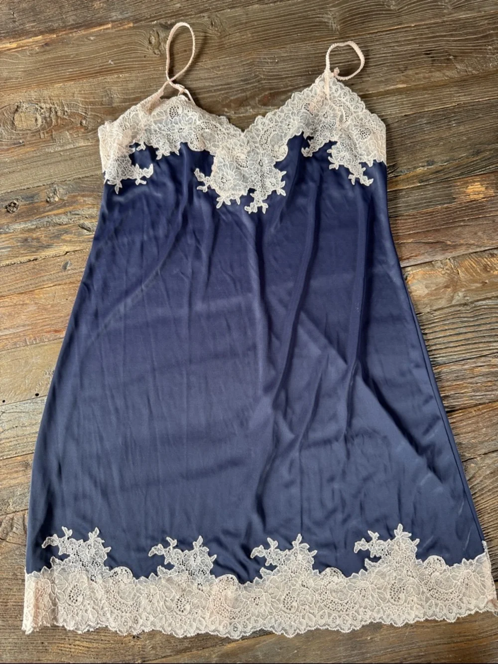 Natori‎ Enchanted blue satiny lace trimmed chemise EUC size small
